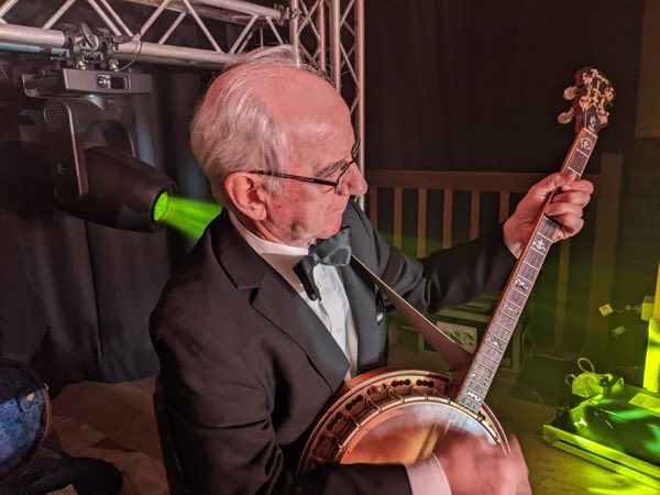 Grahame Conlon banjo in Greg Poppleton 1920s-30s Trio
